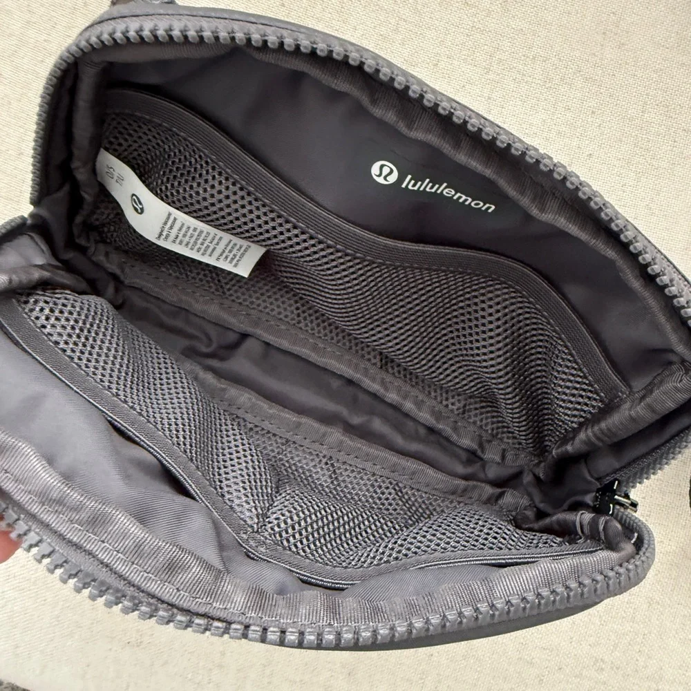 lululemon everywhere belt bag charcoal color - Picture 6 of 6